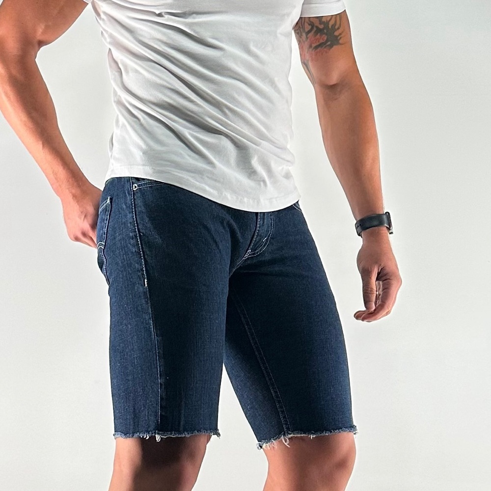 LEVI’S / Classic Blue DIY Jorts / W32” x L32”